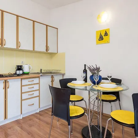 Gorgeous In With Kitchen Appartement *
