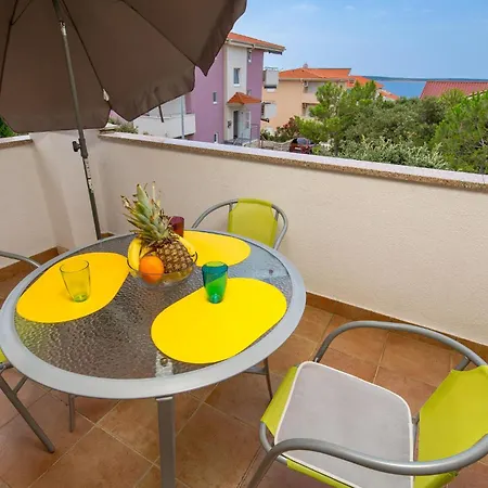 Апартаменты 1 Bedroom Amazing In Мандре